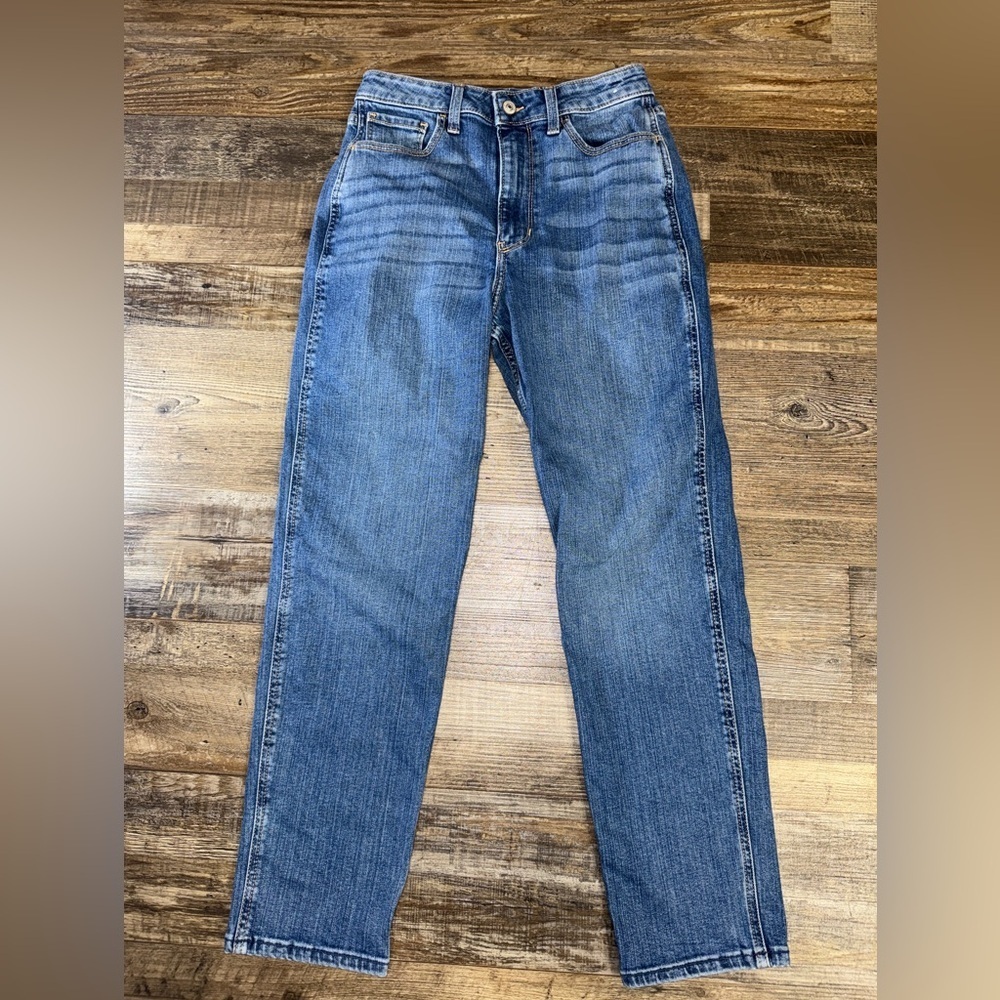 Abercrombie The Mom High Rise Jeans 26 Straight Leg Medium Wash